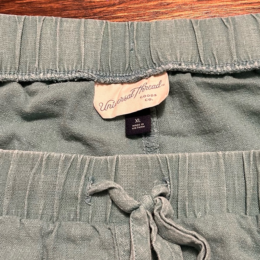 Universal Thread Green Shorts - Picture 4 of 4